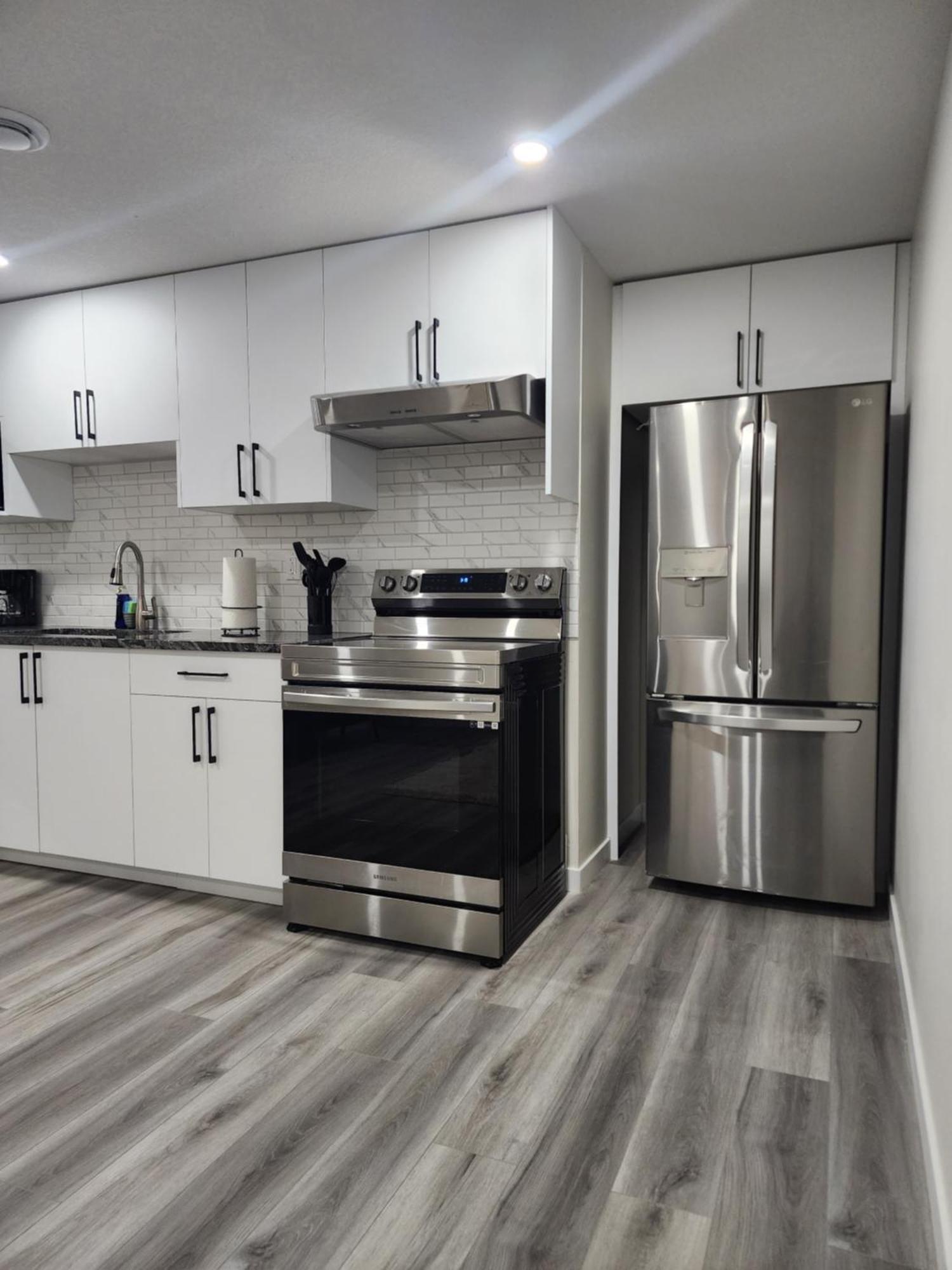 YYC Trendy 2-Bed Oasis Awaits! 아파트 외부 사진